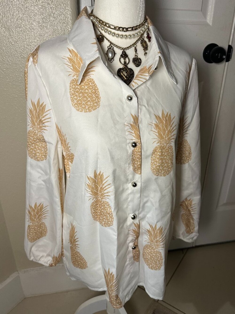Soft Pineapple Print Button-Down White Crisp Shirt Small
